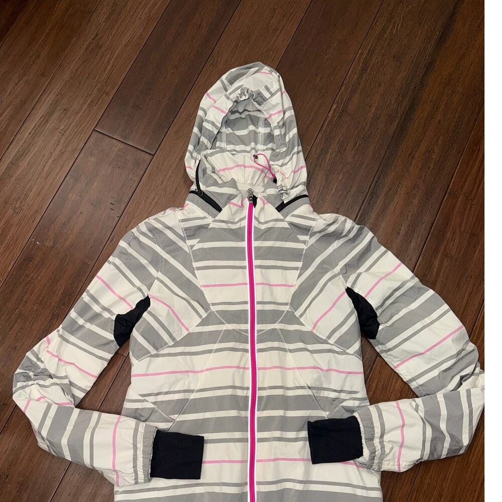 Lululemon Run Hustle running jacket Womens Size 8